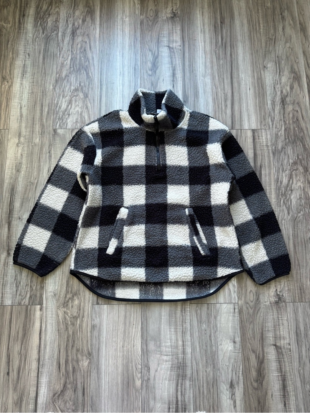 Old Navy Quarter Zip Pullover Fleece in Black and White Buffalo Check